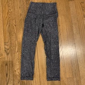 Lululemon aligns size 2